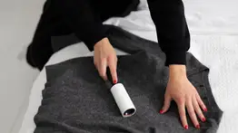 ¡Aprende a lavar la ropa!: Experta en limpieza comparte trucos para evitar las pelusas 