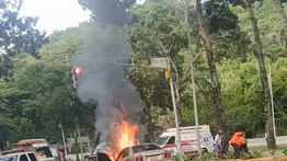 Tres vehículos se incendian en distintas zonas de Caracas: esto se sabe