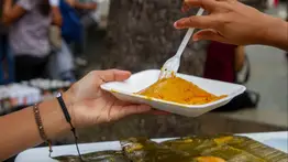 ¿Hacerlo o comprarlo?: esto dicen los venezolanos en las calles sobre las hallacas para estas navidades