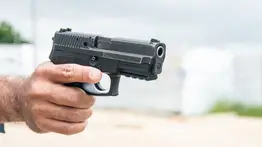 Usaba una identidad falsa para esconder su pasado criminal: venezolano asesinado a tiros en un restaurante