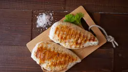 Una solución práctica a bajo costo y con pocos ingredientes: elabora un pastel frío de pollo con pan de molde