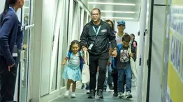 Llegan a Venezuela niños repatriados desde Colombia: entre ellos bebes de pocos meses