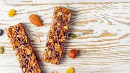 Snack económico y nutritivo: así puedes preparar unas deliciosas barras de avena con cinco ingredientes que siempre tienes en casa