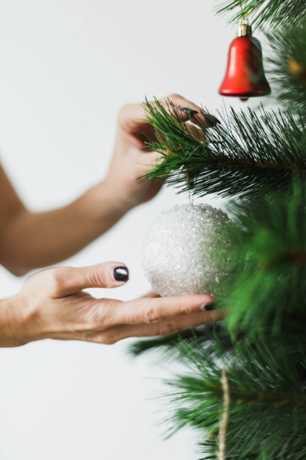 Antes o después de las fiestas: aprende cómo limpiar el árbol de Navidad