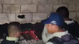 Hallan los cadáveres de dos hermanos abrazados tras incendio en su vivienda: estaban encerrados