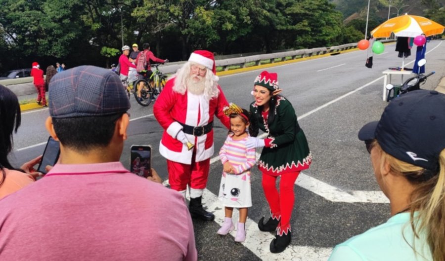 El Santa de la Cota Mil da inicio a la Navidad este #1Dic (+Imágenes)