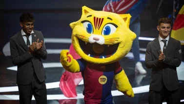 El Barcelona presenta nueva mascota en su 125 aniversario 