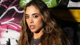 Katherine Coll despierta su lado sensual con ‘Me gustas’ (+Video) 