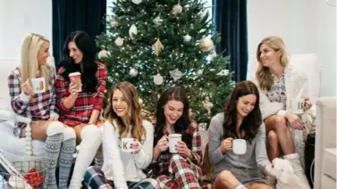 Tres planes creativos para hacer con amigas esta Navidad Tres planes creativos para hacer con amigas esta Navidad