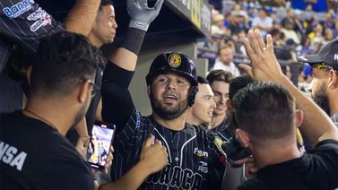 Leones derrotó a Caribes con gran actuación de Eugenio Suárez (+VIDEO)