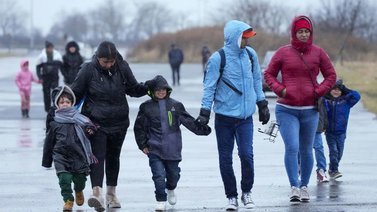 Nueva York anuncia cierre de uno de los campamentos más grande de migrantes