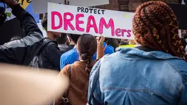 Juez elegido por Trump deja sin acceso a cobertura de salud a dreamers  Juez elegido por Trump deja sin acceso a cobertura de salud a dreamers