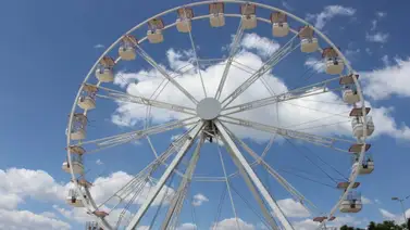 Niña quedó colgando en lo más alto de una rueda de la fortuna (+VIDEO) Niña quedó colgando en lo más alto de una rueda de la fortuna (+VIDEO)