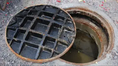 Texas | Mujer falleció tras caer en una alcantarilla sin tapa Texas | Mujer falleció tras caer en una alcantarilla sin tapa