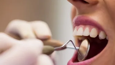 Mujer practicaba procedimientos odontológicos en la cocina de su casa