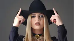 Yenifer Mora contagia su alegría con "Esta vida es Pa Gozarla"