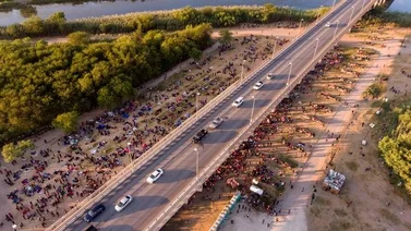 Gobernador de Texas instala estos letreros para desalentar cruce de migrantes (+Fotos)