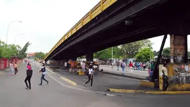 Hombre muere al caer de un elevado en Aragua (+Detalles) Hombre muere al caer de un elevado en Aragua (+Detalles)