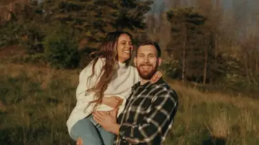 Vanessa Morgan anuncia su compromiso con James Karnik (+FOTOS) Vanessa Morgan anuncia su compromiso con James Karnik (+FOTOS)