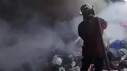 Muere una persona tras incendio en un vertedero de basura en Caracas