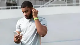 ¿Por qué no debes prestar tus audífonos? 