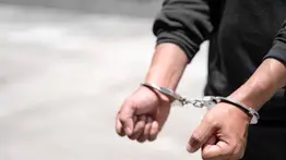 Confiesa su participación en ataques extorsivos: cae venezolano con explosivos, armas y drogas