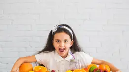 Elige con conciencia: estas tres frutas que le das a tus hijos pueden poner en riesgo su salud