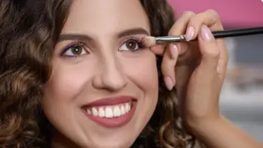 Levanta el párpado y rejuvenece al instante: maquillador profesional da sus trucos de maquillaje para una mirada joven Levanta el párpado y rejuvenece al instante: maquillador profesional da sus trucos de maquillaje para una mirada joven