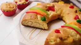 Con ocho ingredientes obtendrás el mejor bizcocho navideño: ¡y con frutas confitadas!