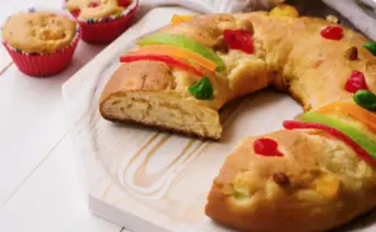 Con ocho ingredientes obtendrás el mejor bizcocho navideño: ¡y con frutas confitadas!