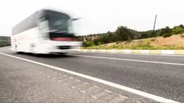 Accidente en ruta Caracas-El Tigre: autobús de pasajeros salió de la vía por un descuido del chofer