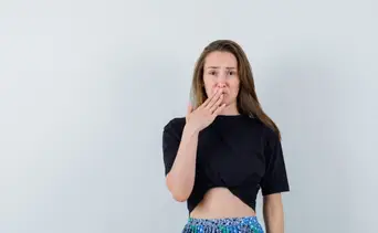 Remedio natural a base de limón para combatir el mal aliento en un “tris”: así debes aplicarlo