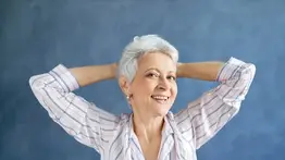 Lucir una melena canosa saludable es posible: basta con adoptar tres hábitos sencillos