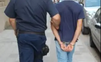 Capturado infraganti: intentó someter a una adolescente con un arma blanca