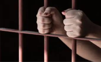 Imputan a falsa abogada que solicitaba dinero para "arreglar" casos: así era su modo de estafa