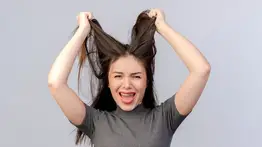 Este es el producto natural que siempre tienes en casa que elimina la grasa del cabello: aprende cómo debes aplicarlo