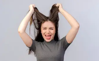 Este es el producto natural que siempre tienes en casa que elimina la grasa del cabello: aprende cómo debes aplicarlo