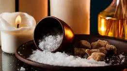La limpieza energética con sal puede ayudarte a renovar el ambiente en el hogar: aprende cómo hacerla