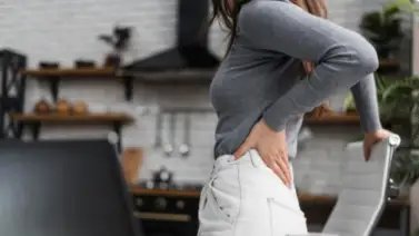 ¿Sufres de dolor lumbar? Estos tres ejercicios de estiramiento acabarán con tu malestar ¿Sufres de dolor lumbar? Estos tres ejercicios de estiramiento acabarán con tu malestar