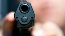 Se asomó desde su balcón y le dispararon dos veces: detienen a venezolano tras tiroteo