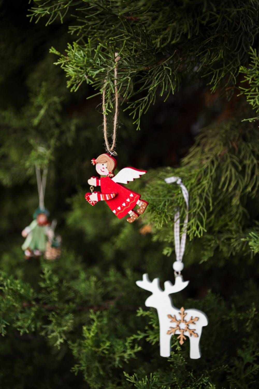 Agrega estos elementos a tu árbol de Navidad: amuletos para la abundancia y la prosperidad