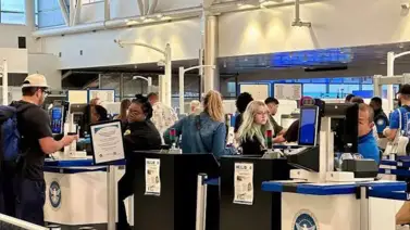 Administración Trump comparte listas de todos los pasajeros aéreos con el Servicio de Inmigración: buscan deportables Administración Trump comparte listas de todos los pasajeros aéreos con el Servicio de Inmigración: buscan deportables