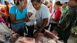 Entregan combo hallaquero y pernil a estos empleados públicos