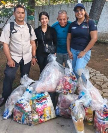 Entregan combo hallaquero y pernil a estos empleados públicos