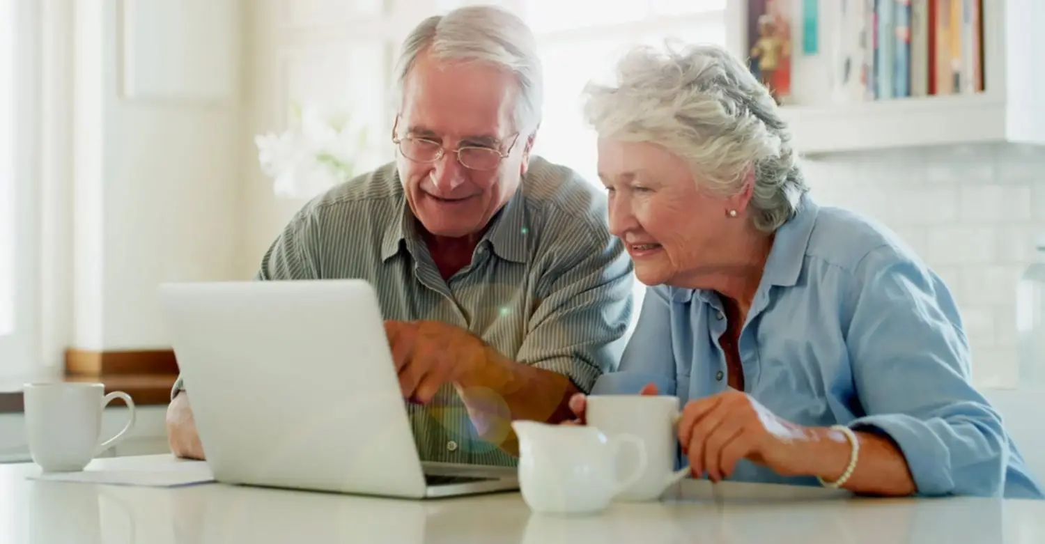 Ancianos en EEUU laptop