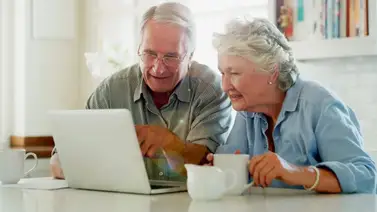 Ancianos en EEUU laptop Ancianos en EEUU laptop