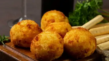 Aperitivo frío o caliente: receta fácil de bolas fritas de jamón y queso Aperitivo frío o caliente: receta fácil de bolas fritas de jamón y queso