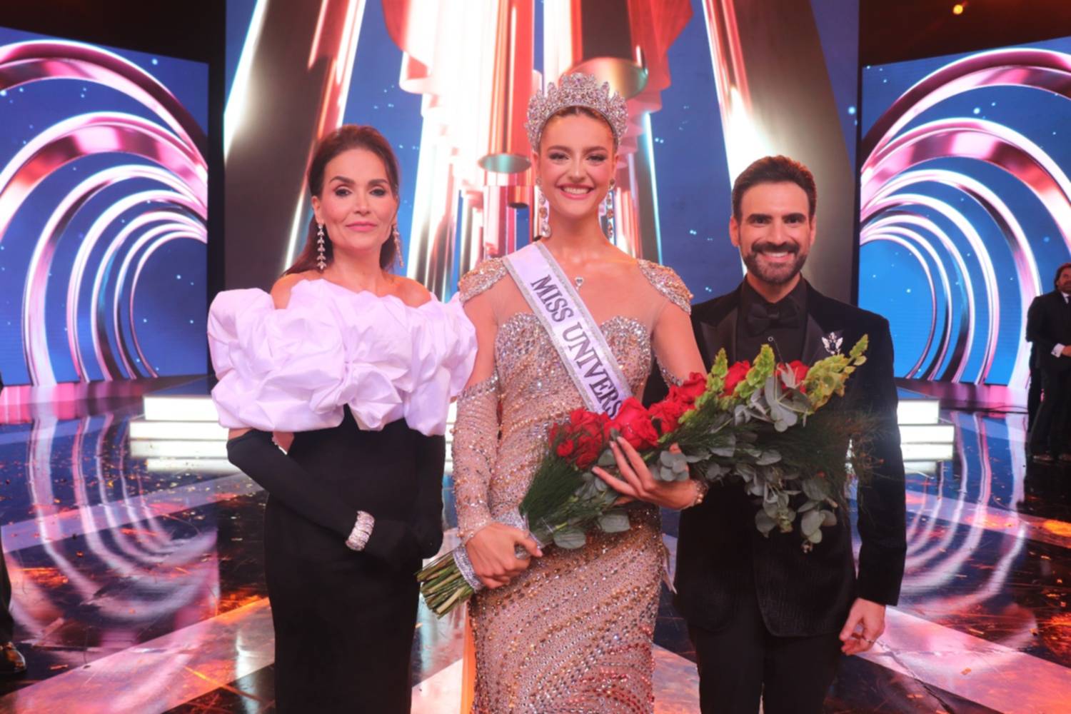 Clara Vegas viene “con todo” de cara al Miss Universo 2026: exclusiva 2001