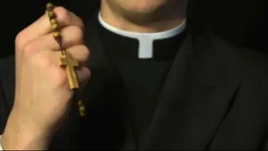 Arzobispado de Chile advierte sobre falso sacerdote venezolano: celebró misas y actos litúrgicos durante un año Arzobispado de Chile advierte sobre falso sacerdote venezolano: celebró misas y actos litúrgicos durante un año