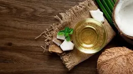 Así debes aplicar el aceite de coco en la piel para mantenerla hidratada y sin arrugas